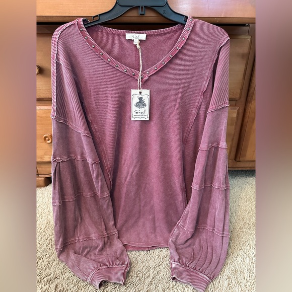 easel Tops - NWT EASEL STUDDED V NECK